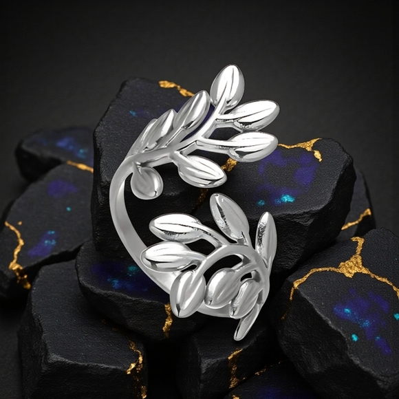 ๐๏ธ Adjustable Leaf Design Ring - 18K White Gold Plated, Elegant Vine Style ๐ - Picture 5 of 12